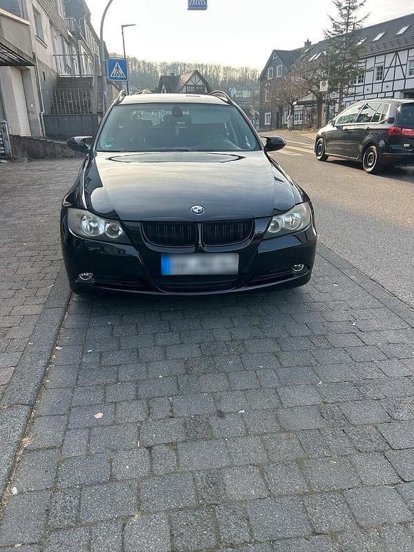 Gebraucht BMW 320 163 PS (119 kW) 2007 Schwarz Kombi