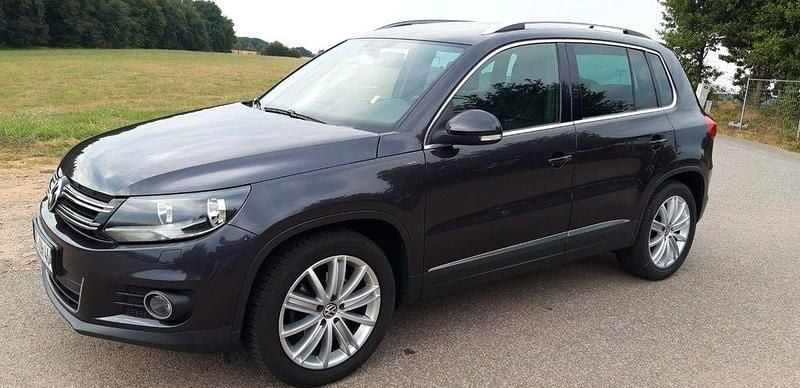 Schwarz Gebraucht 2015 VW Tiguan Sportline SUV | 10.990 € (Fairer Preis) - Bild 1/4