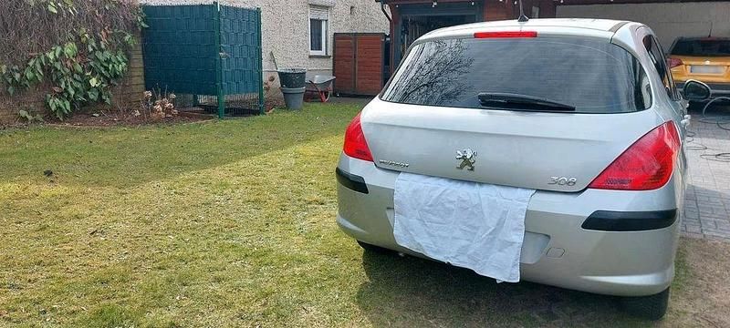 Gebraucht Peugeot 308 Active 120 PS (88 kW) 2011 Silber Limousine