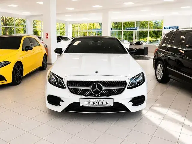 Gebraucht Mercedes E220 AMG 194 PS (142 kW) 2019 Weiß Coupé