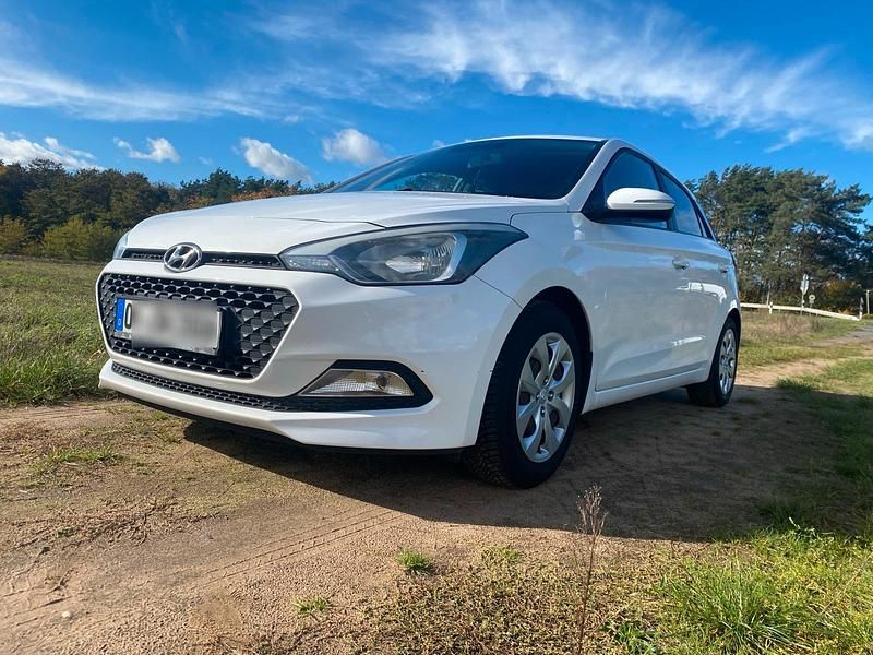Gebraucht Hyundai i20 GO! 75 PS (55 kW) 2017 Weiß Kleinwagen