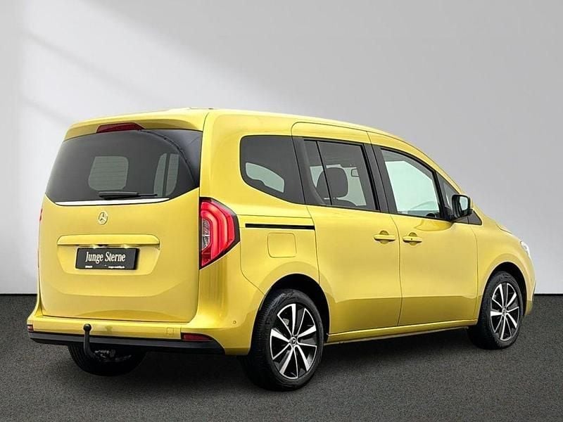 Gebraucht Mercedes T180 Progressive 116 PS (85 kW) 2023 Gelb Van / Kleinbus