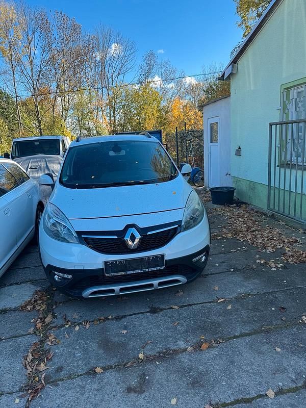 Weiß Gebraucht 2013 Renault Mégane III Limousine | 3.000 € (Guter Preis) - Bild 1/4