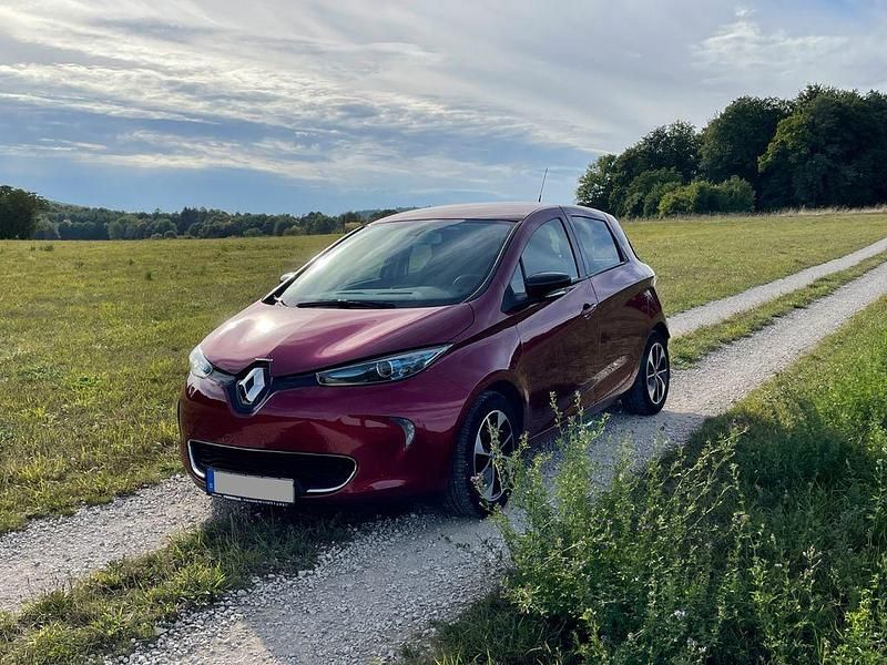 Rot Gebraucht 2017 Renault Zoe Intens Kleinwagen | 6.400 € (Guter Preis) - Bild 1/4