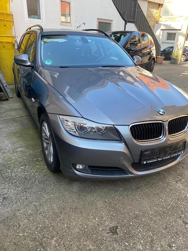 Gebraucht BMW 320 184 PS (135 kW) 2010 Grau Kombi