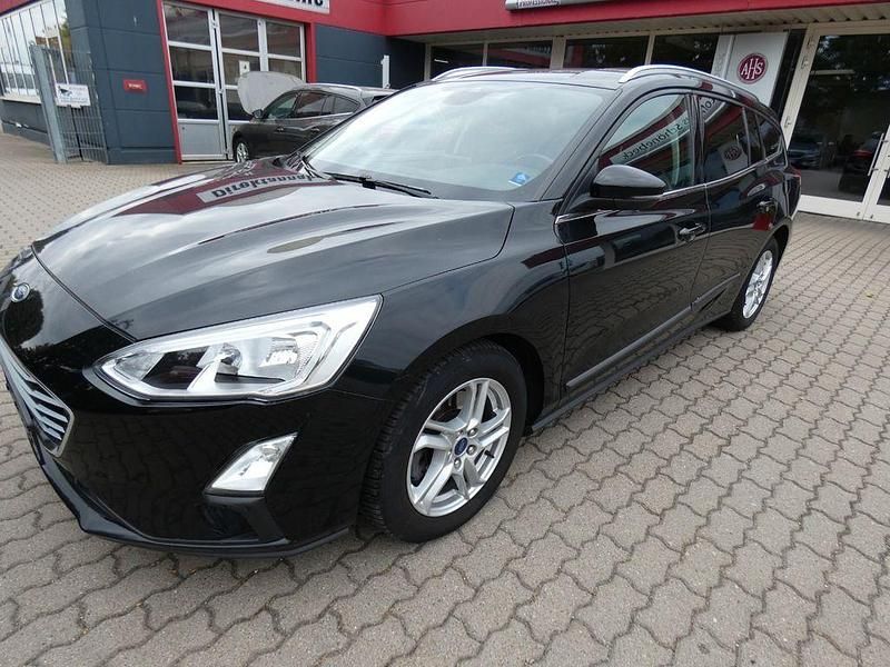 Schwarz Gebraucht 2019 Ford Focus Cool & Connect Limousine | 7.491 € (Superpreis) - Bild 1/4