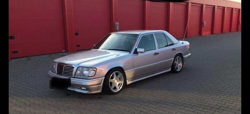 Gebraucht Mercedes E320 220 PS (161 kW) 1994 Silber Limousine