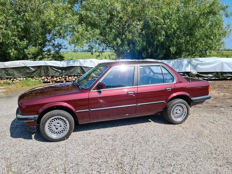 Rot Gebraucht 1984 BMW 316 Limousine | 6.800 € - Bild 1/4