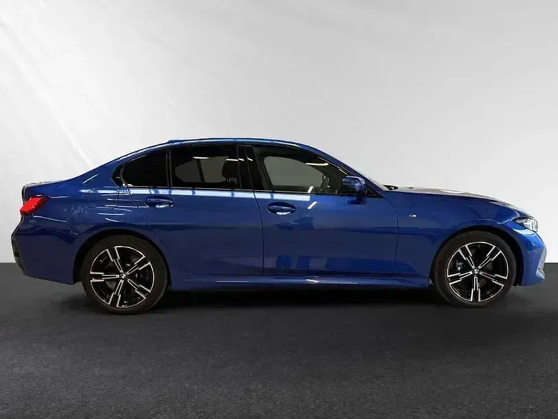 Gebraucht BMW 330e M Sport 292 PS (214 kW) 2025 Portimao blau metallic Limousine