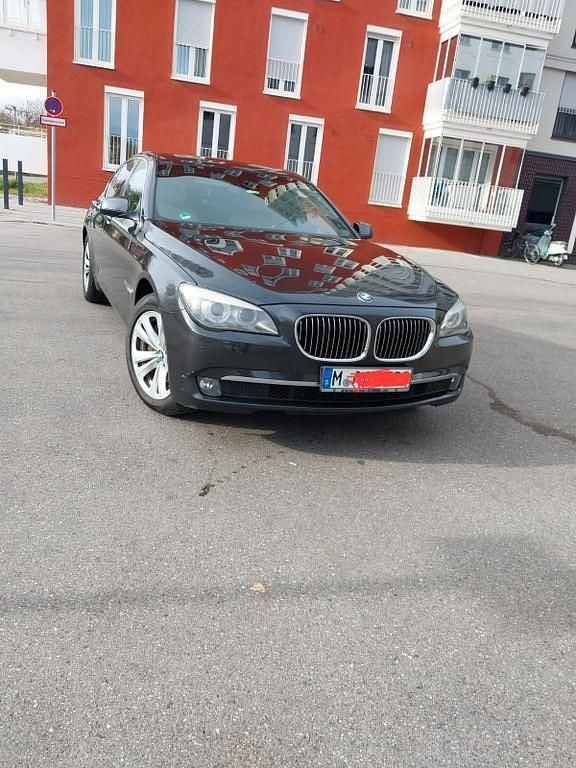 Gebraucht BMW 740 306 PS (225 kW) 2011 Schwarz Limousine