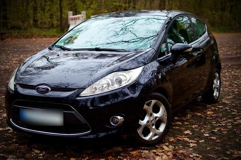 Gebraucht Ford Fiesta Titanium 80 PS (58 kW) 2009 Schwarz Kleinwagen