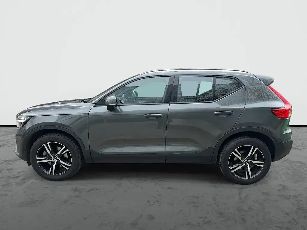 Gebraucht Volvo XC40 163 PS (119 kW) 2025 Forest lake / metallic SUV