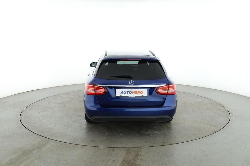 Gebraucht Mercedes C220 194 PS (142 kW) 2019 Blau Kombi