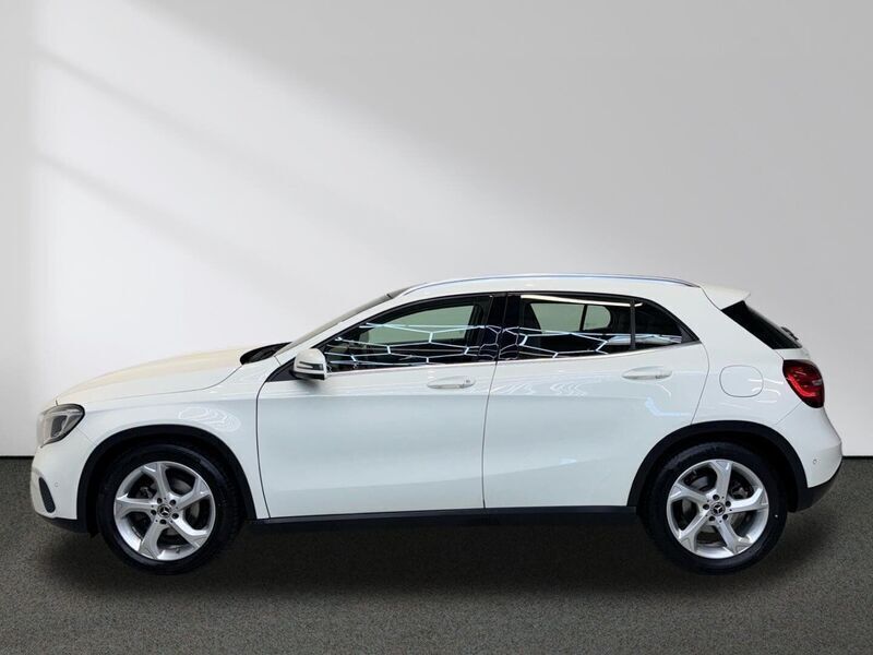 Gebraucht Mercedes GLA220 Urban 177 PS (130 kW) 2017 Weiß SUV