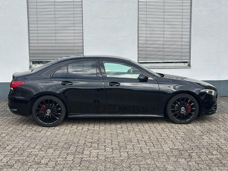 Schwarz Gebraucht 2019 Mercedes A200 Exclusive Limousine | 25.990 € (Etwas zu teuer) - Bild 1/4