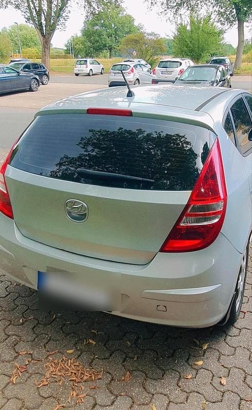 Gebraucht Hyundai i30 120 PS (88 kW) 2011 Grün Limousine