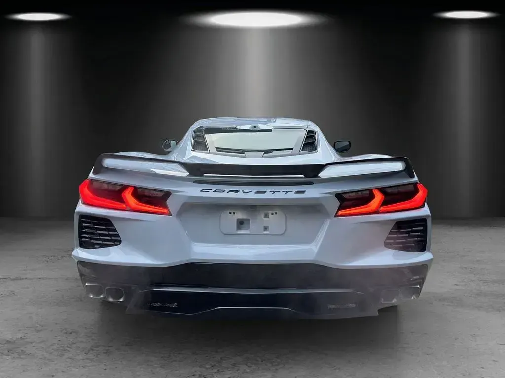 Używany Corvette C8 481 KM (353 kW) 2024 Szary Coupe