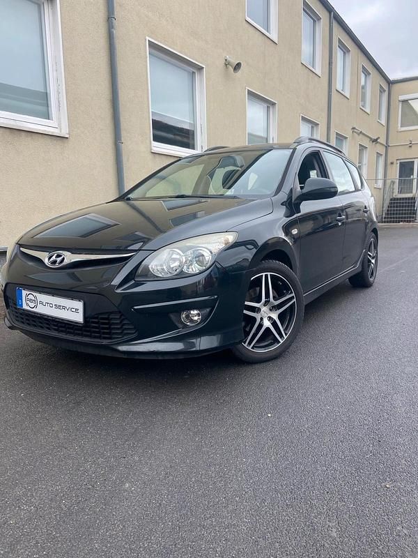 Gebraucht Hyundai i30 109 PS (80 kW) 2010 Schwarz Kombi