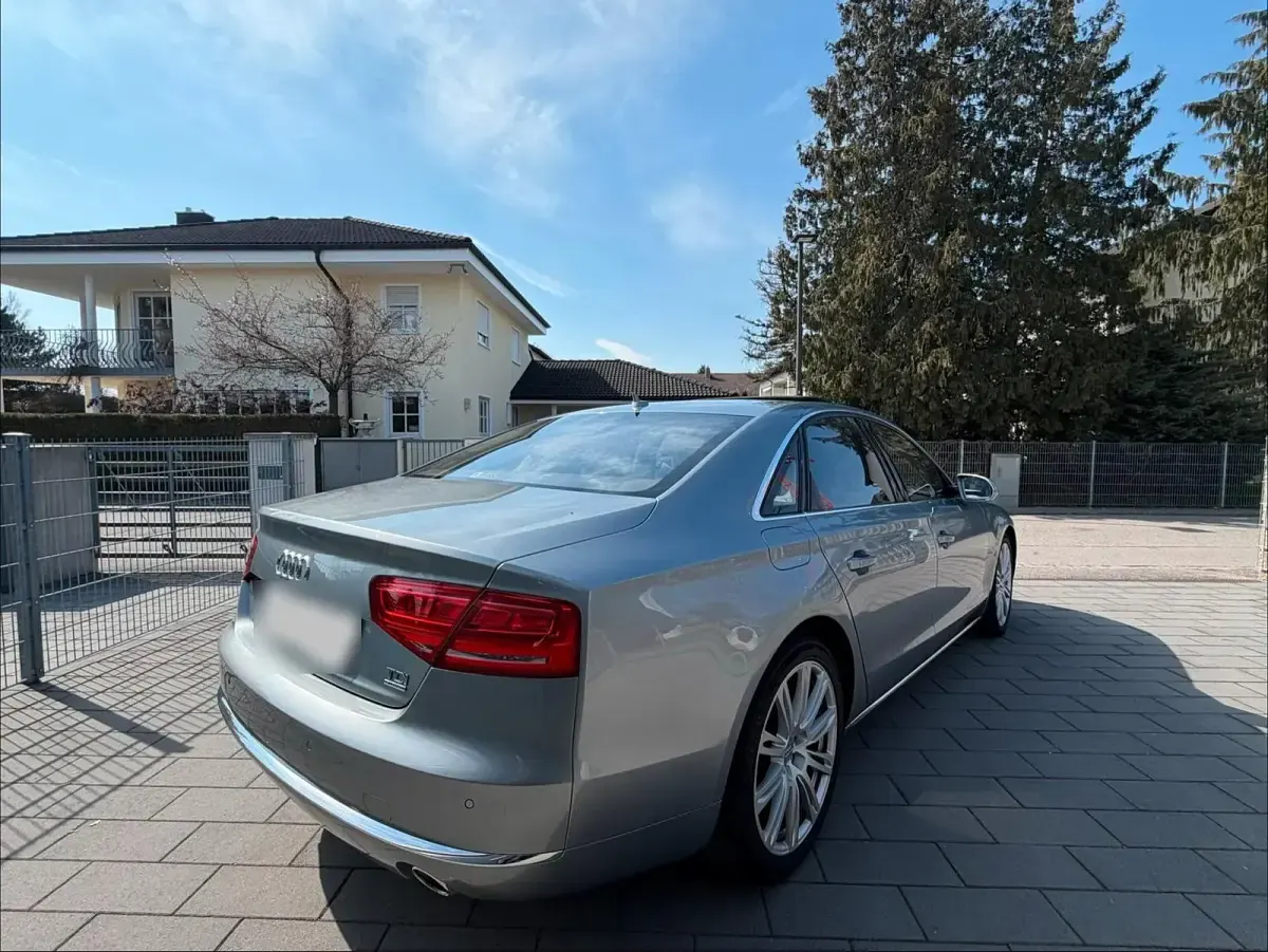 Second-hand Audi A8 351 CP (258 kW) 2010 Gri Berlinǎ