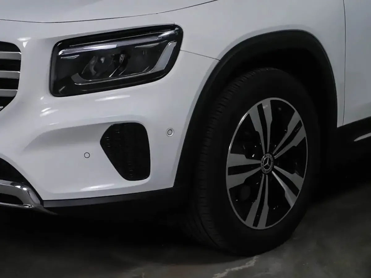 Gebraucht Mercedes GLB180 Progressive 136 PS (100 kW) 2025 Unilack polarweiß SUV