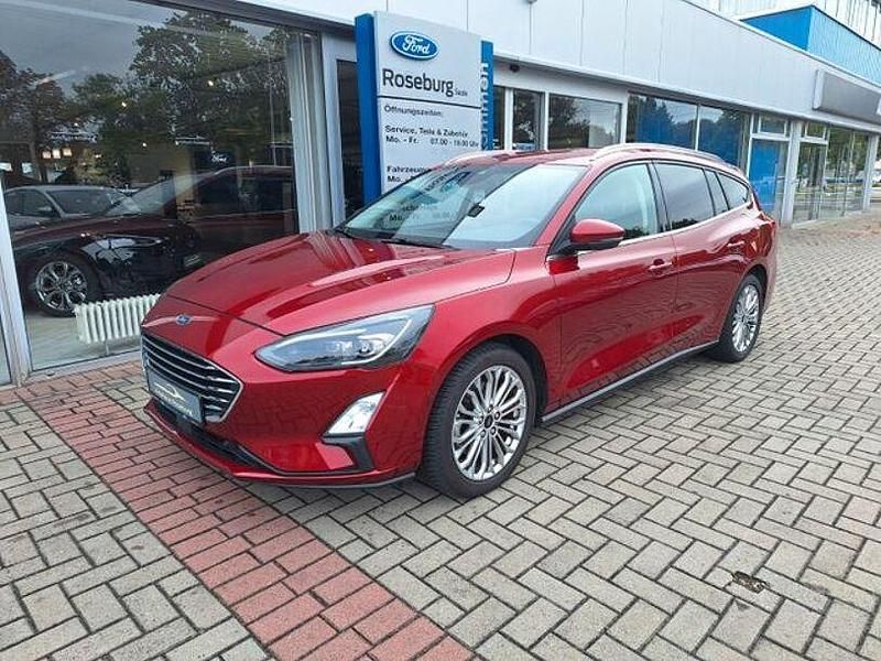 Rot Gebraucht 2020 Ford Focus Titanium Limousine | 13.990 € (Fairer Preis) - Bild 1/4