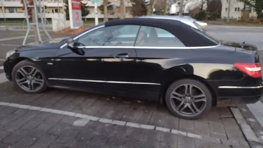 Gebraucht Mercedes 200 188 PS (138 kW) 2011 Schwarz Cabrio