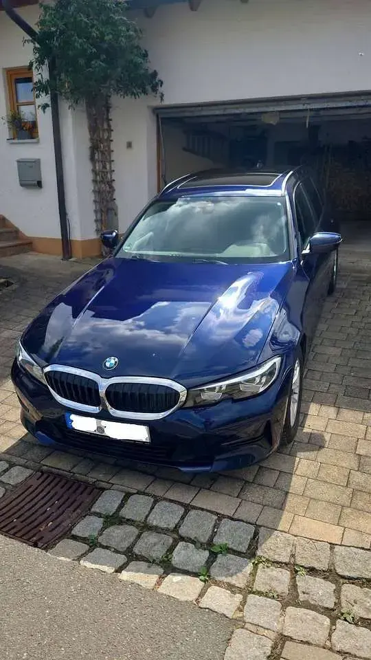Używany BMW 320 Advantage 190 KM (139 kW) 2022 Niebieski Kombi