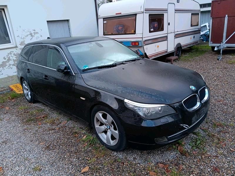 Schwarz Gebraucht 2007 BMW 520 Kombi | 1.900 € (Superpreis) - Bild 1/4