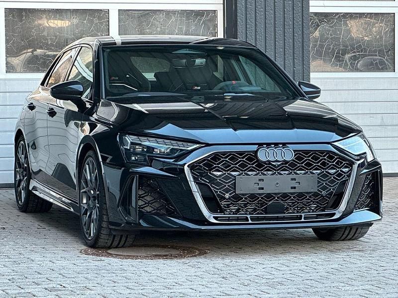 Neu Audi RS3 Sportback Design 400 PS (294 kW) 2026 Schwarz Kleinwagen