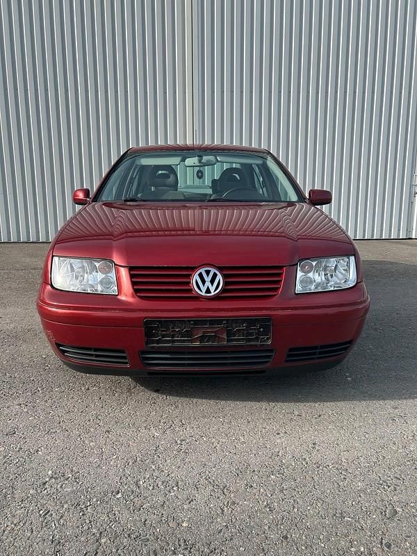 Second-hand VW Bora 101 CP (74 kW) 2000 Roșu Berlinǎ