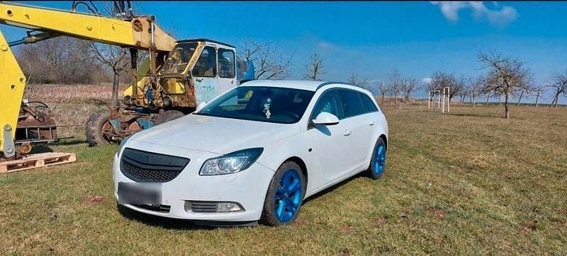 Weiß Gebraucht 2009 Opel Insignia Sport Kombi | 2.600 € (Superpreis) - Bild 1/4