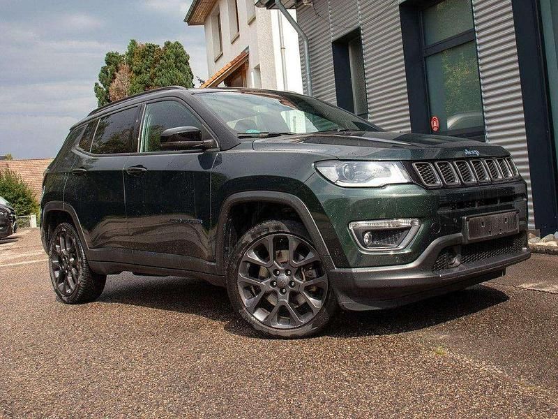 Grün Gebraucht 2021 Jeep Compass SUV | 24.900 € (Etwas zu teuer) - Bild 1/4
