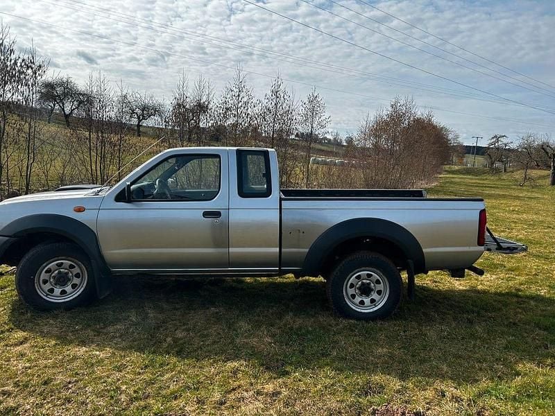 Gebraucht Nissan PickUp 133 PS (97 kW) 2011 Silber Pickup