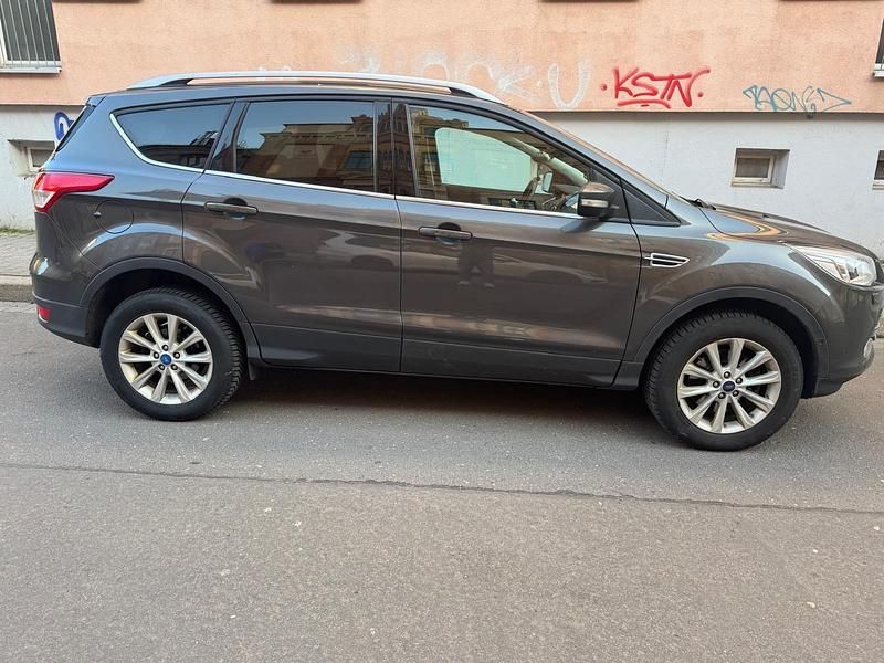 Gebraucht Ford Kuga 150 PS (110 kW) 2015 Grau SUV