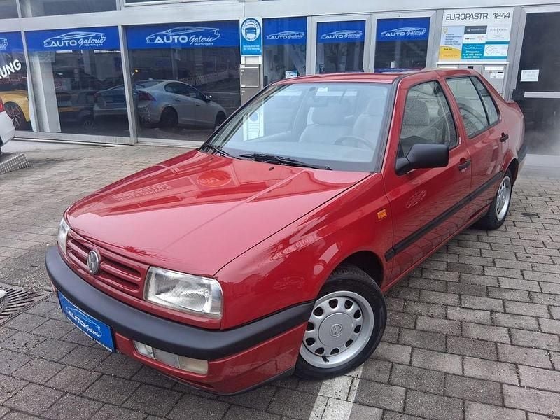 Gebraucht VW Vento 75 PS (55 kW) 1994 Rot Limousine