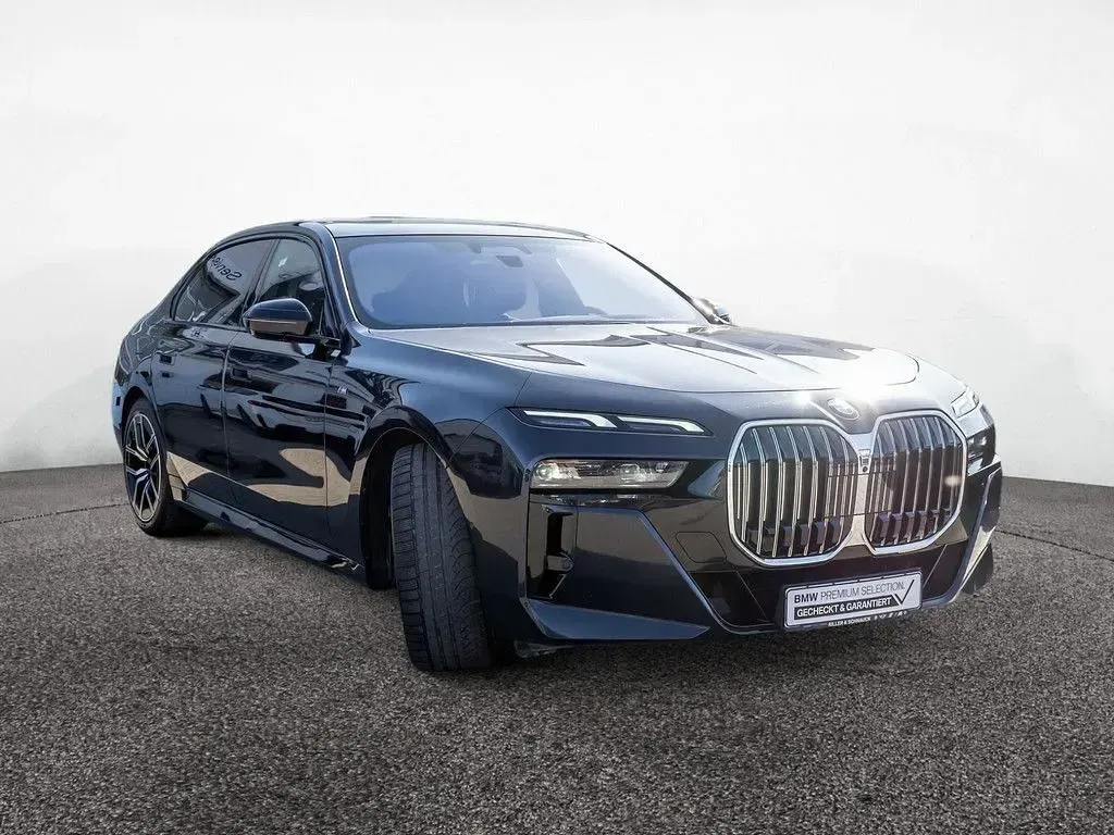 Gebraucht BMW 740 M Sport 299 PS (219 kW) 2024 Carbonschwarz Limousine