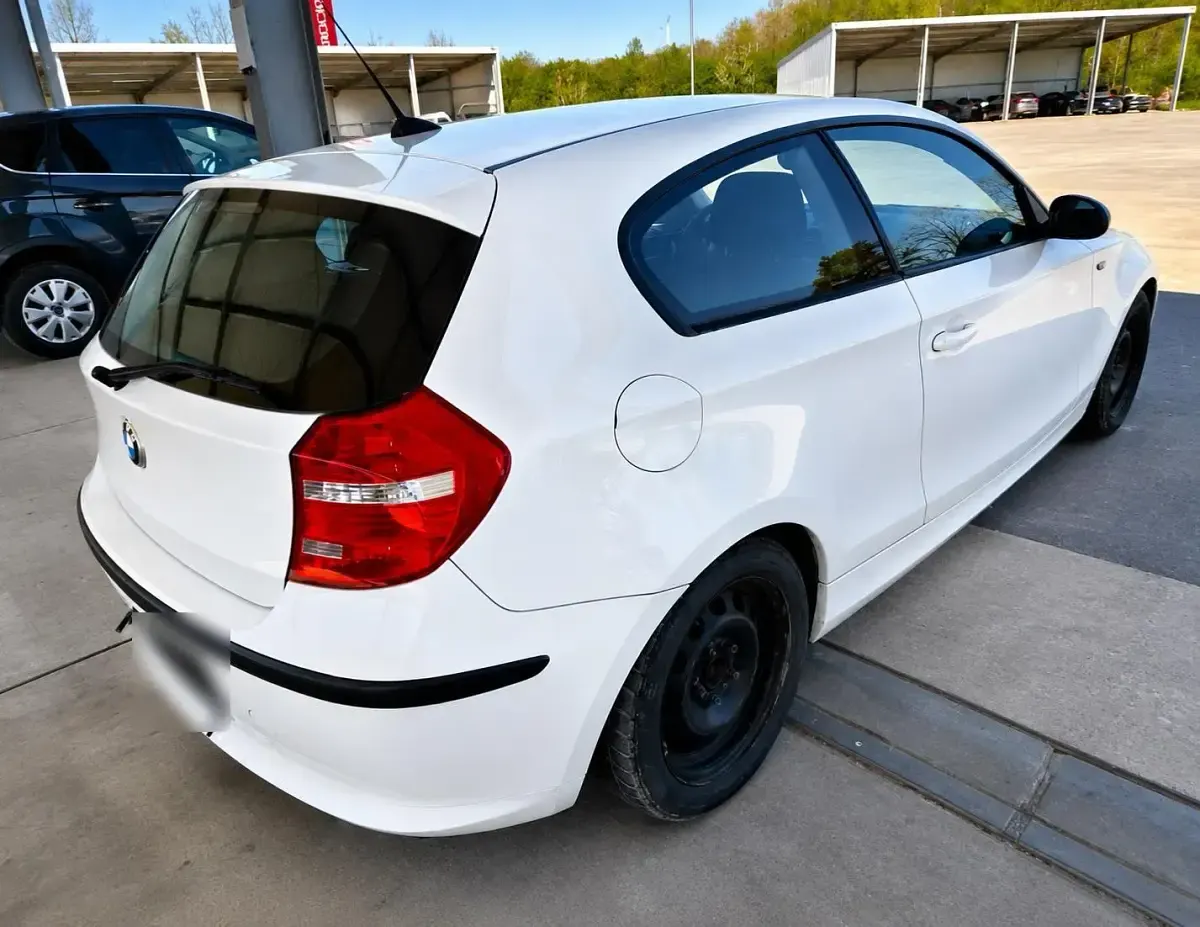 Gebraucht BMW 116 122 PS (89 kW) 2009 Weiß Kleinwagen