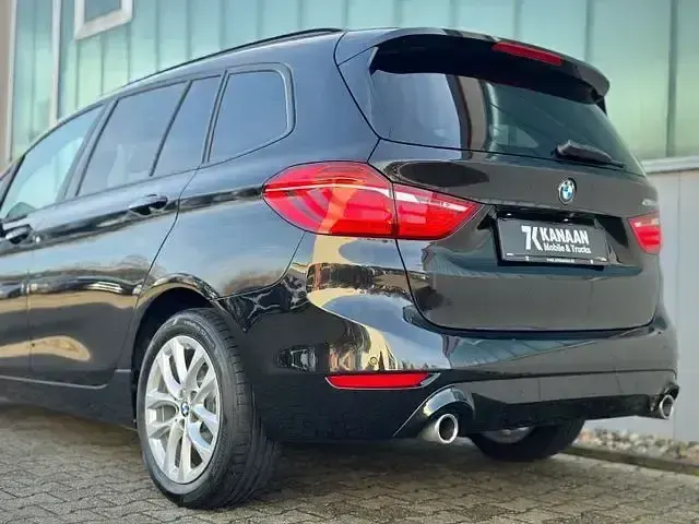 Gebraucht BMW 218 Gran Tourer Advantage 150 PS (110 kW) 2022 Schwarz Van / Kleinbus