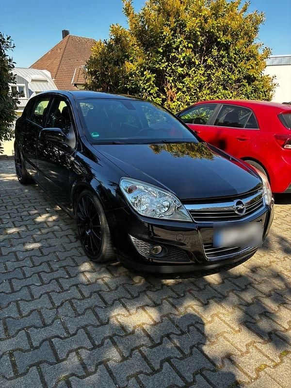 Second-hand Opel Astra 116 CP (85 kW) 2007 Negru Berlinǎ
