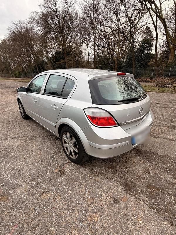 Gebraucht Opel Astra 125 PS (91 kW) 2004 Silber Kleinwagen