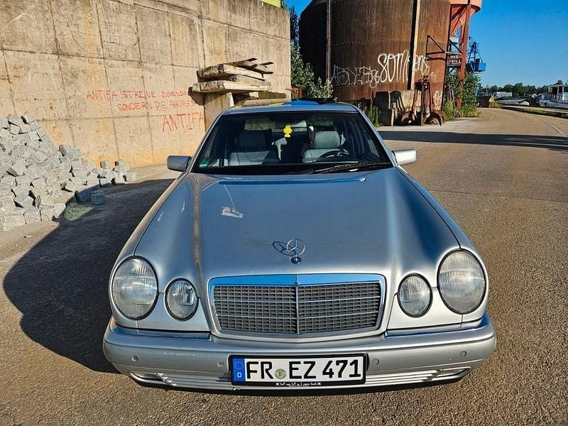 Gebraucht Mercedes 240 170 PS (125 kW) 1997 Silber Limousine