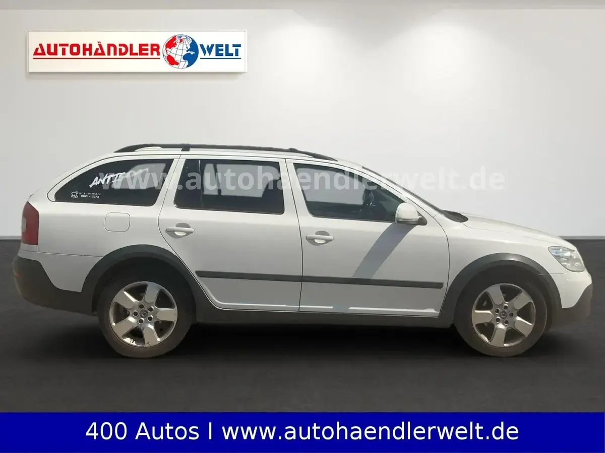 Gebraucht Skoda Octavia Scout Ambiente 160 PS (117 kW) 2010 Weiß Kombi