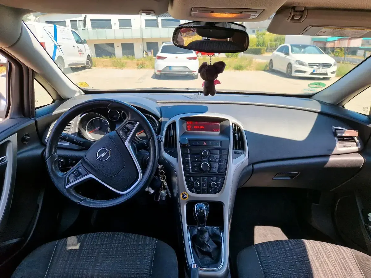 Gebraucht Opel Astra 140 PS (102 kW) 2011 Grau Kombi