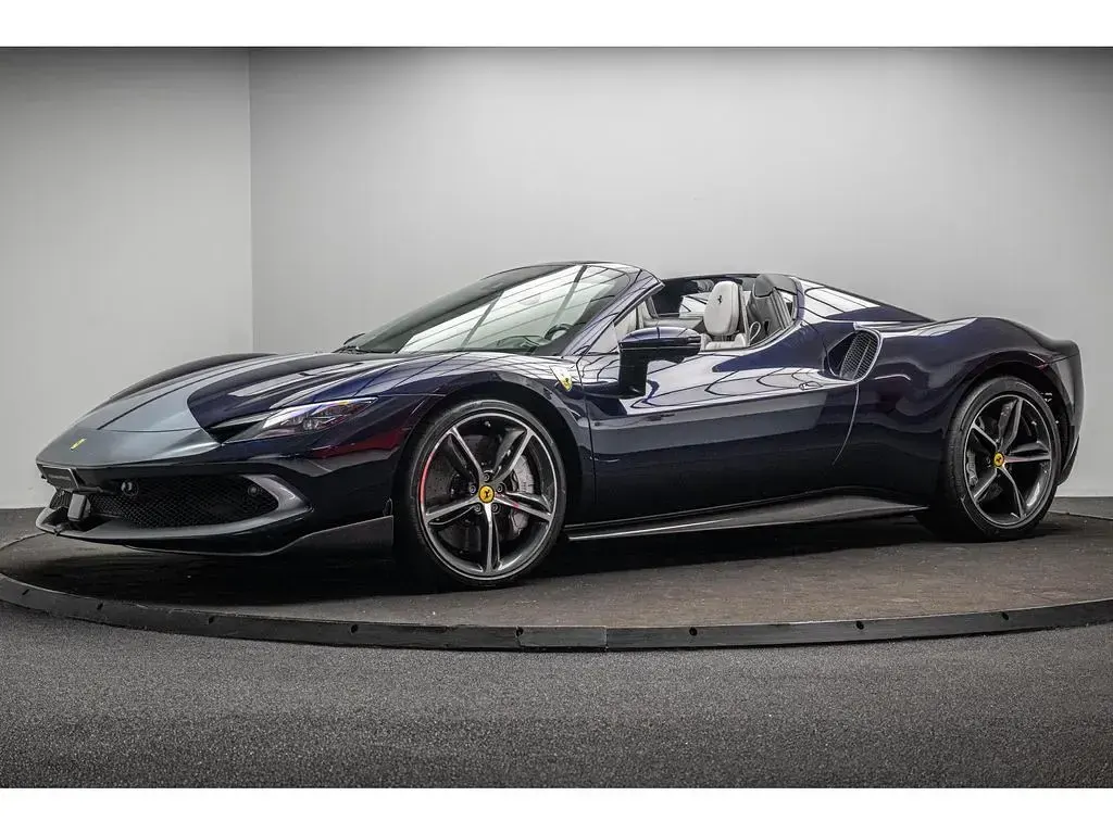 Gebraucht Ferrari 296 830 PS (610 kW) 2024 Blau