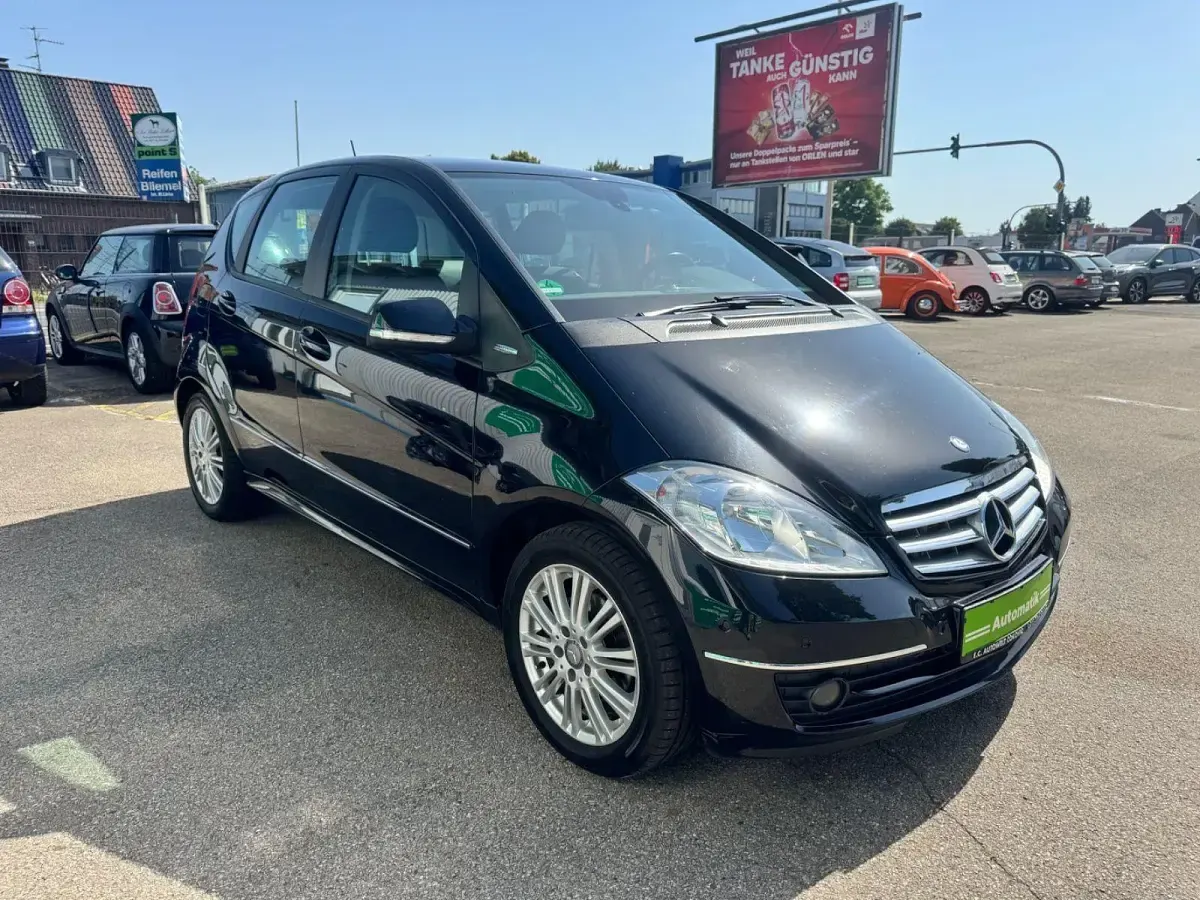 Gebraucht Mercedes A180 Elegance 109 PS (80 kW) 2012 Schwarz Kleinwagen