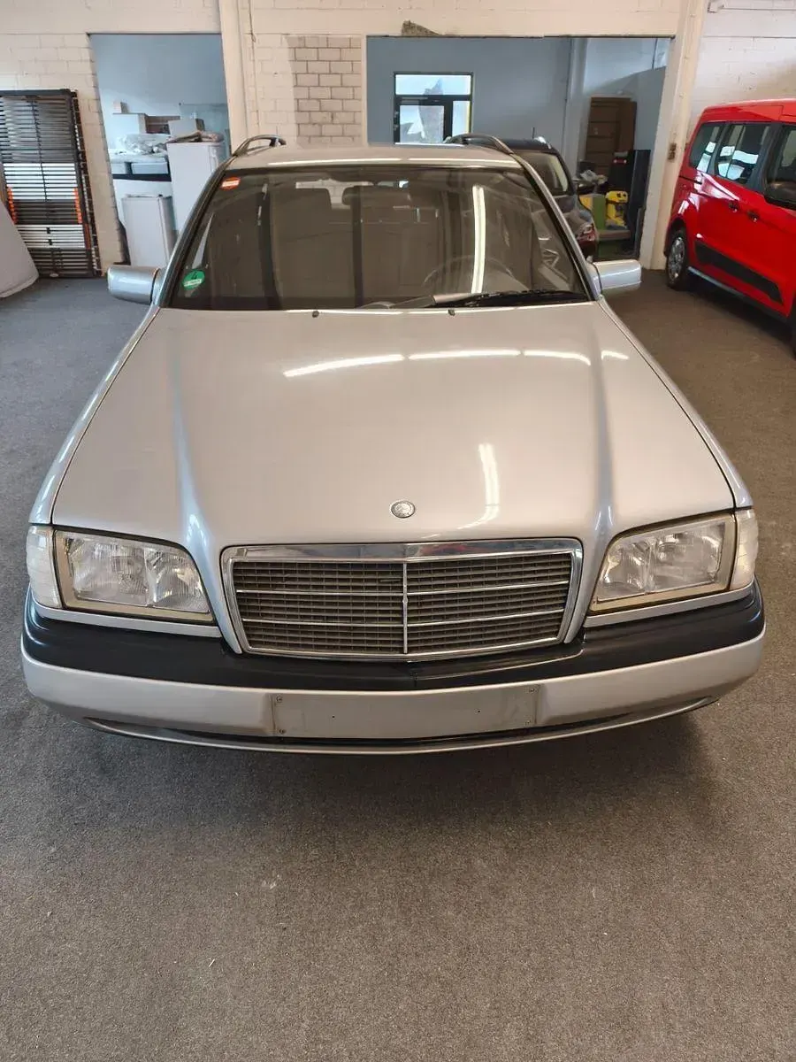 Gebraucht Mercedes C180 Classic 122 PS (89 kW) 1997 Silber Kombi