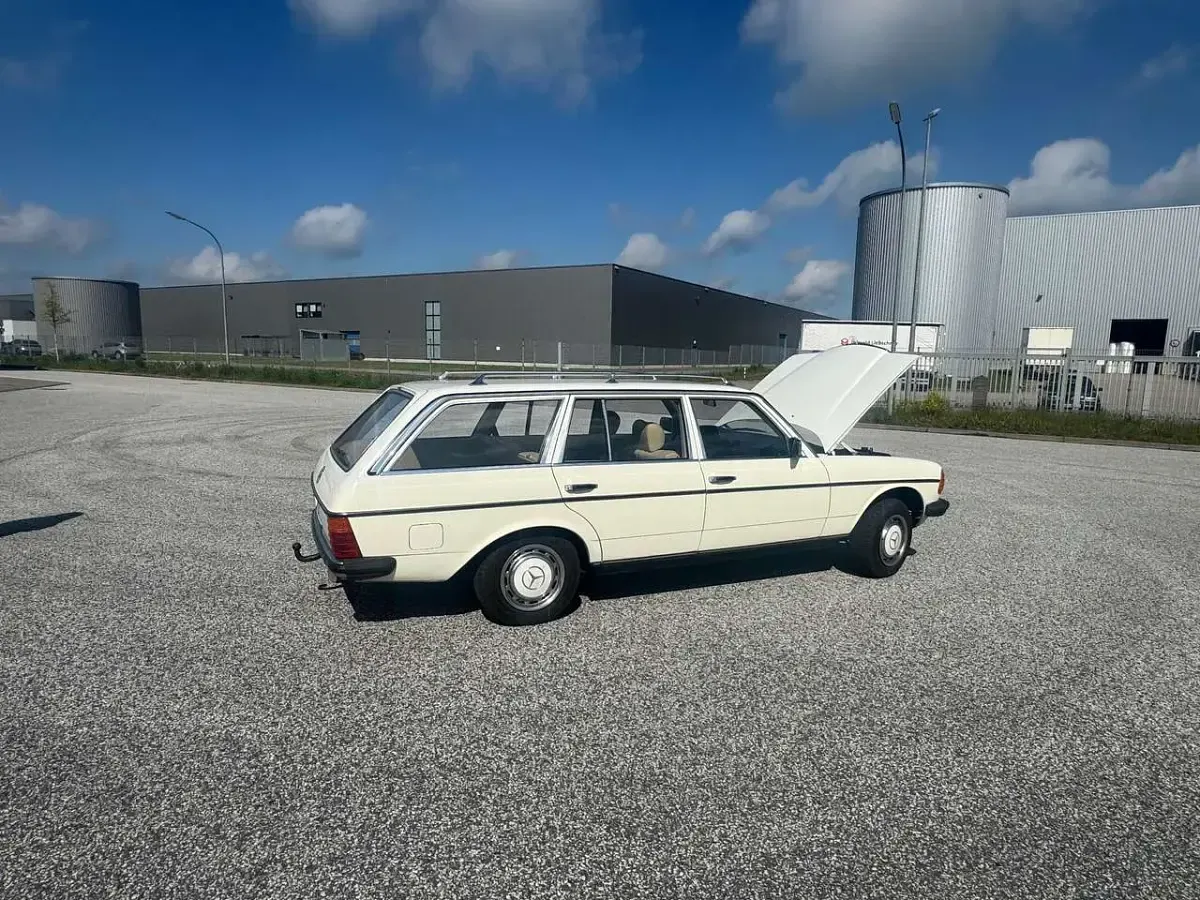 Gebraucht Mercedes E230 133 PS (97 kW) 1983 Weiß Kombi
