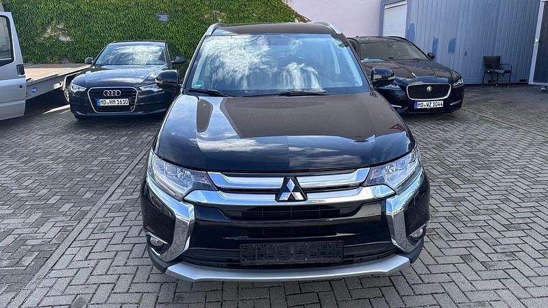 Schwarz Gebraucht 2016 Mitsubishi Outlander SUV | 7.990 € (Fairer Preis) - Bild 1/4
