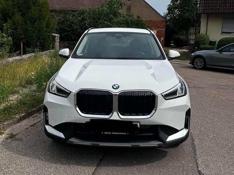 Weiß Gebraucht 2023 BMW X1 SUV | 32.000 € (Superpreis) - Bild 1/4