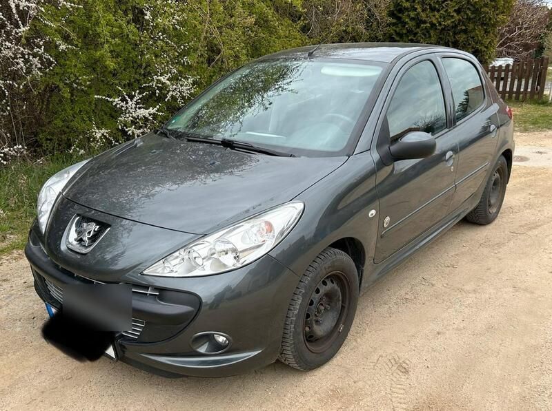 Grau Gebraucht 2012 Peugeot 206+ Kleinwagen | 3.999 € - Bild 1/4